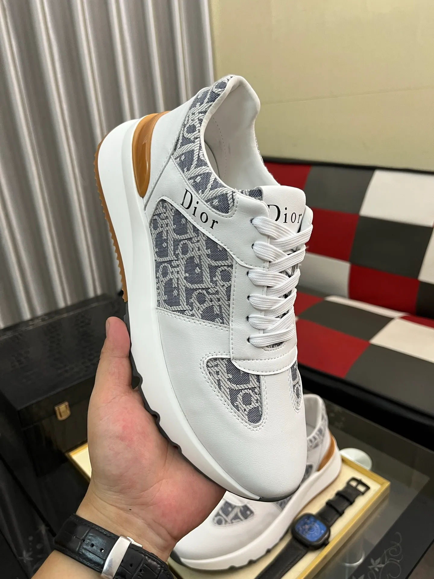 Men's Men's Shoes 💰458⌚️⌚️Dior [Dior] men's casual and trendy shoes are on the market! Strong British fashion style, the upper is made of nubuck leather with printed fabrics, comfortable pigskin lining, and original molded outsole. Designed by European and American masters, the perfect shape creates high quality, super versatile and very comfortable. High-end without losing taste, fashionable and novel! Code number: 38～443️⃣Colors available